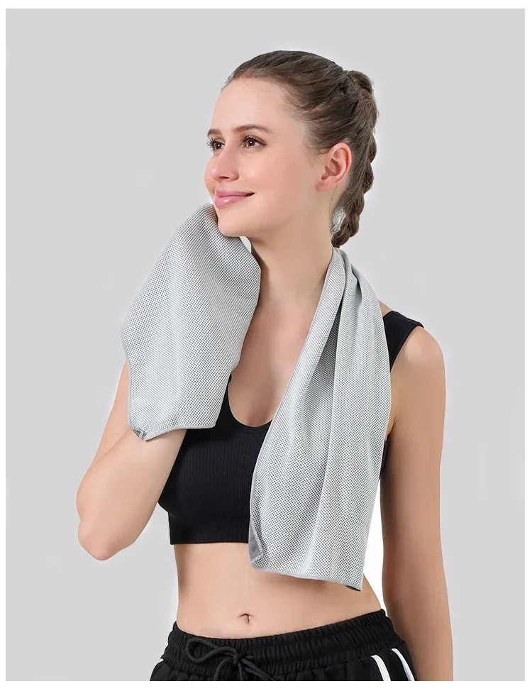 منشفة رياضية جديدة من الألياف  - مراجعة Camp Towel Microfiber وسعره