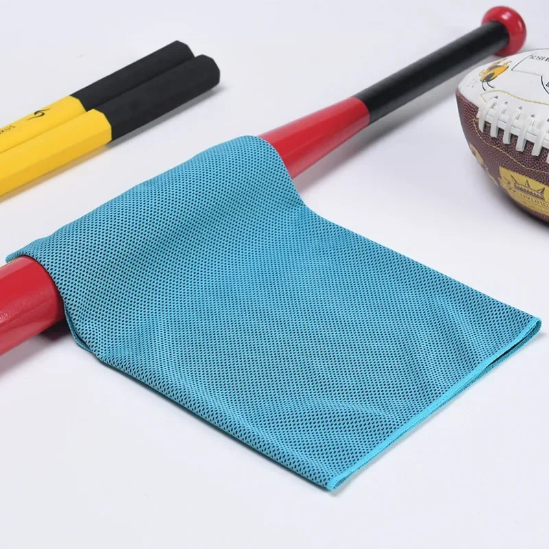 منشفة رياضية جديدة من الألياف  - مراجعة Camp Towel Microfiber وسعره